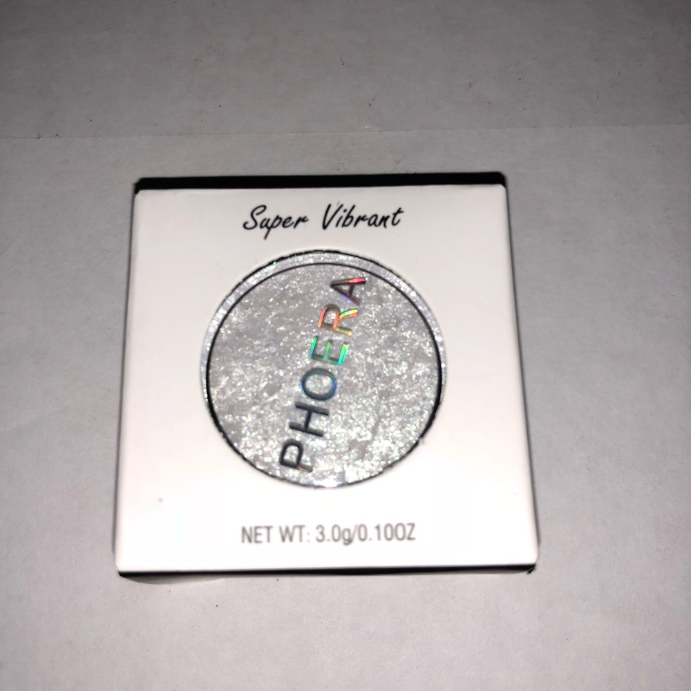 NEW PHOERA Super Vibrant Metallic Eye Shadow
